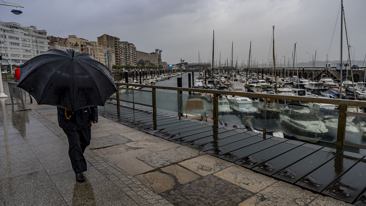 El tiempo del fin de semana marcado por el exhuracán Gabrielle: lluvias y viento en buena parte del país