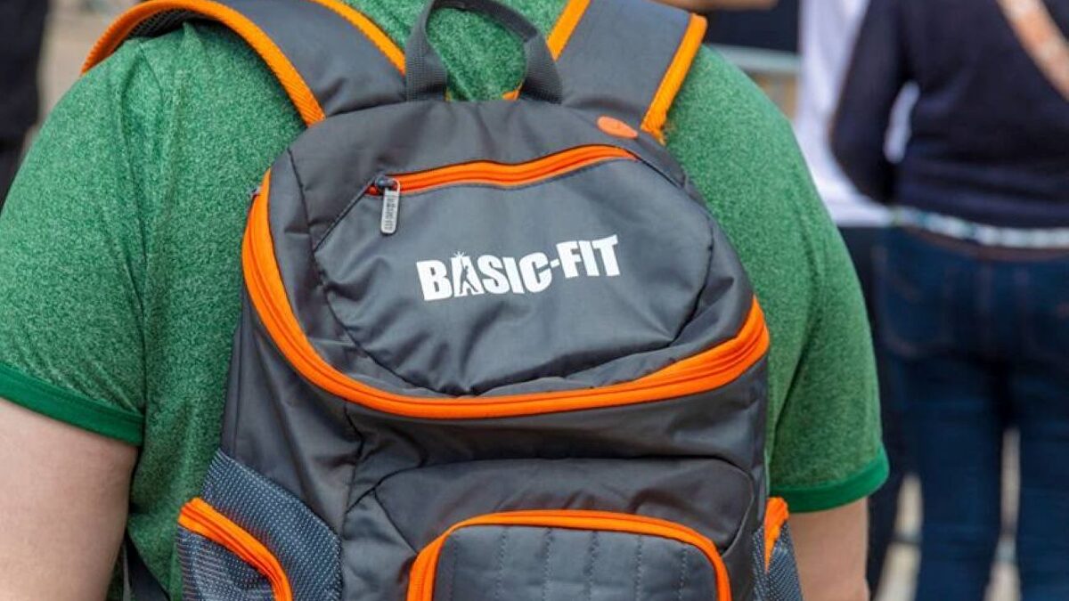 Basic-Fit responde a la popularidad de sus mochilas: "Nos proporciona visibilidad"