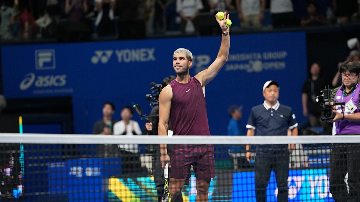 Carlos Alcaraz avanza firme a semifinales de Tokio