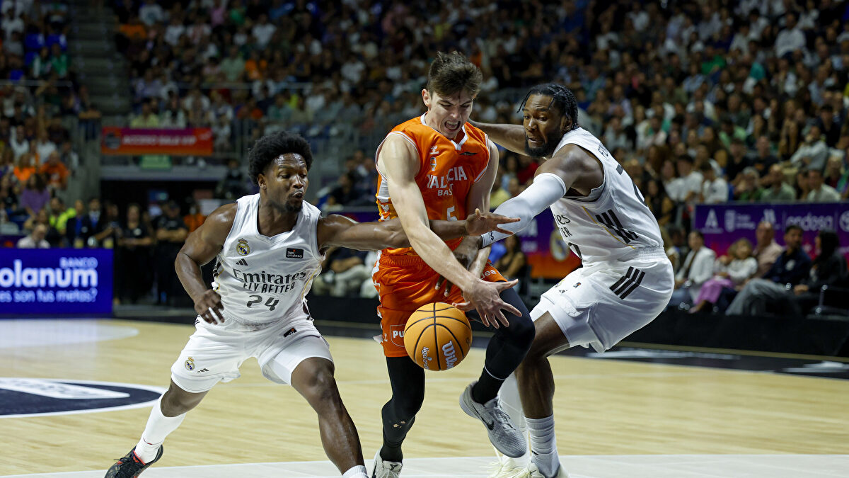 El Valencia Basket sorprende al Real Madrid y conquista su segunda Supercopa ACB (94-98)