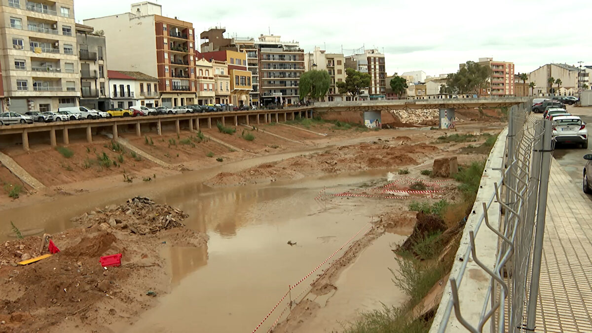 Valencia sigue en aviso rojo por lluvias mientras se desactiva en Tarragona y Castellón