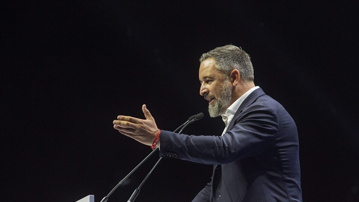Vox se lanza en tromba contra el PP por la bandera de la inmigración