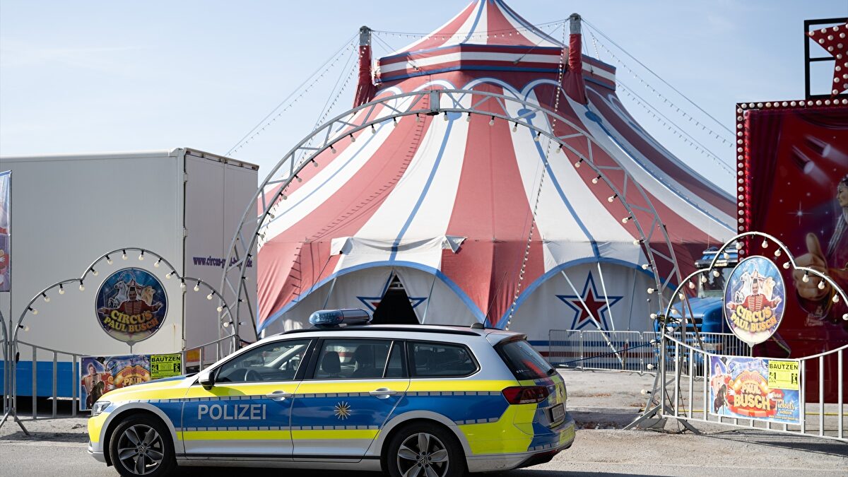 Una acróbata española de 27 años muere al caer de un trapecio ante decenas de familias con niños en Alemania