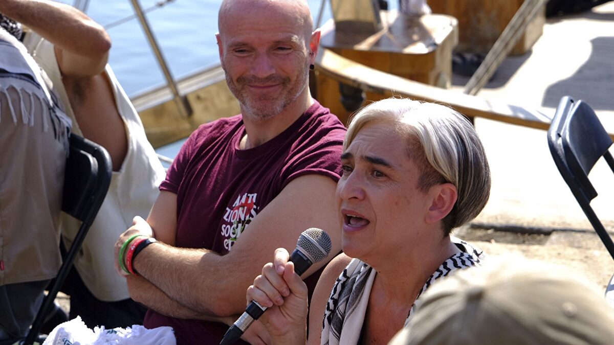 La 'flotilla basurilla' de Colau y 'Barbie Gaza': "Los niños no entienden que no vayan adultos a ayudarles"