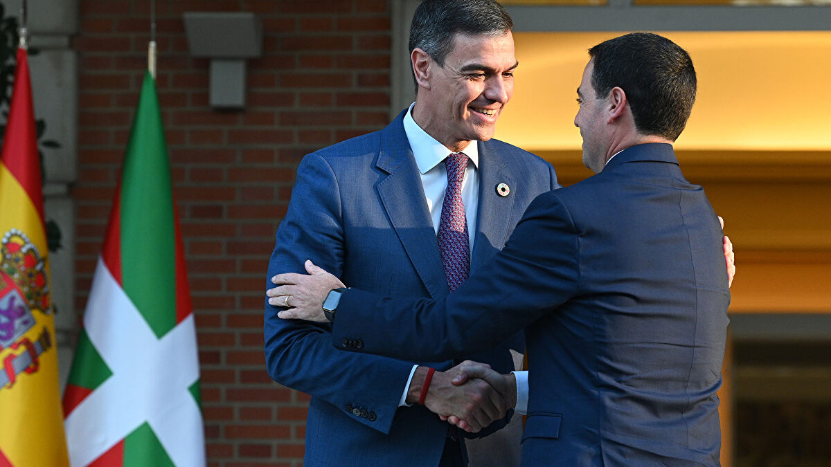 El PNV se suma al chantaje de Puigdemont y exige a Sánchez el control de la inmigración