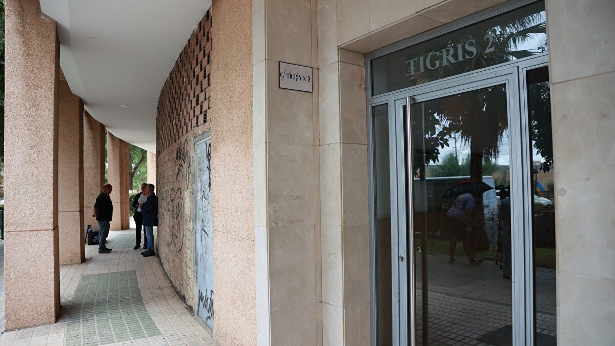 Un joven de 21 años degüella a su pareja en plena calle tras una discusión en Sevilla