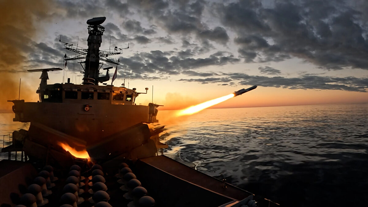 La Royal Navy prueba en el Ártico su nuevo misil para destruir buques a más de 160 km