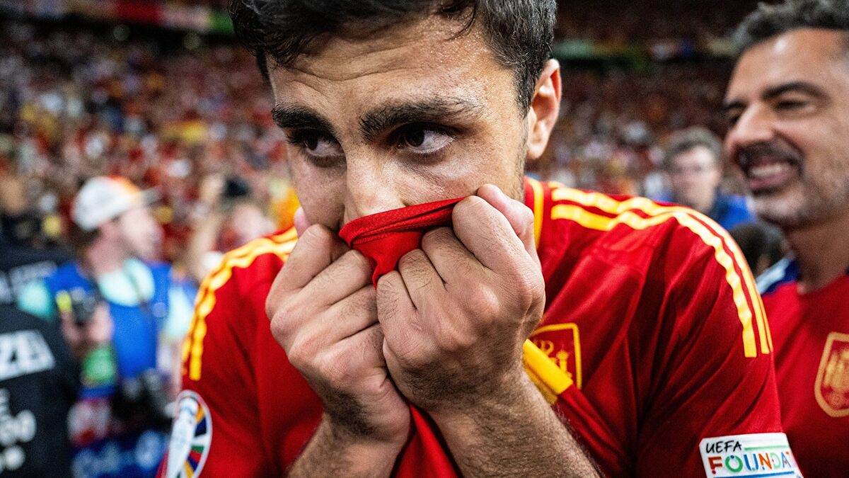 Peligro español para el Mundial: algo pasa con la rodilla de Rodrigo