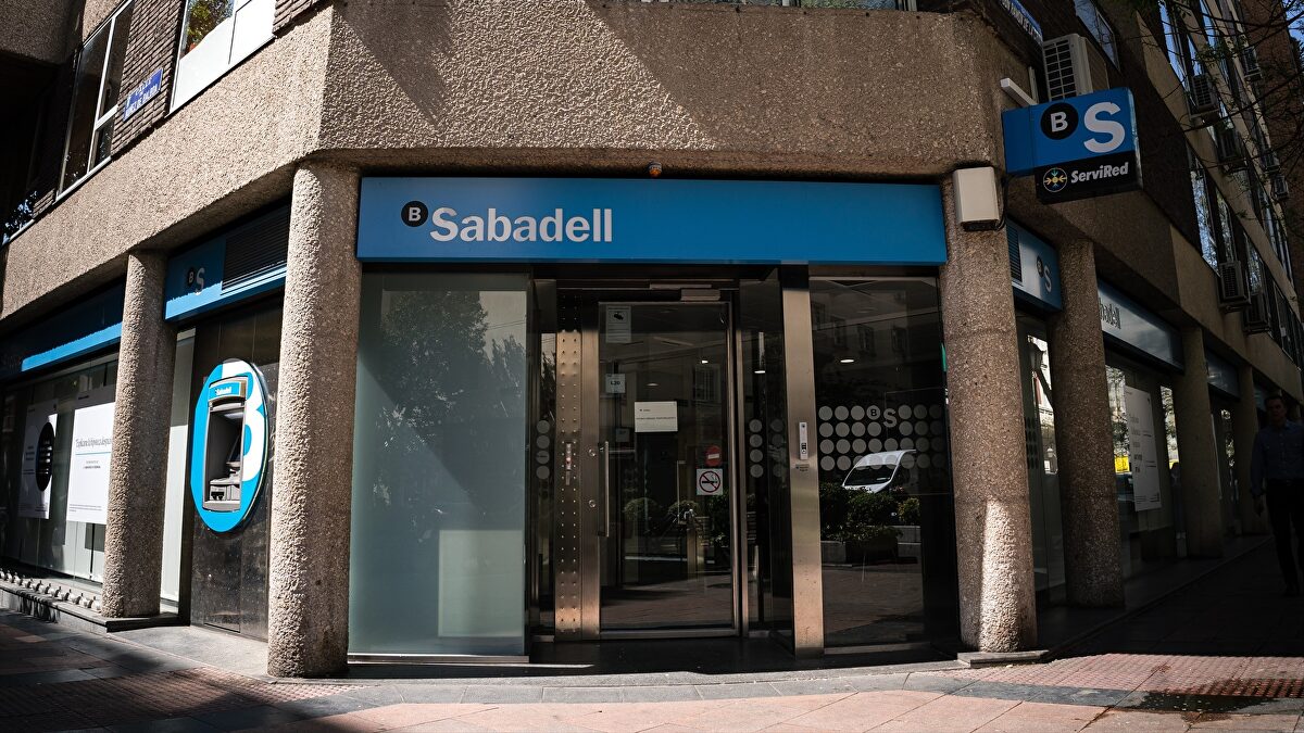El mayor accionista individual del Sabadell acepta la OPA del BBVA