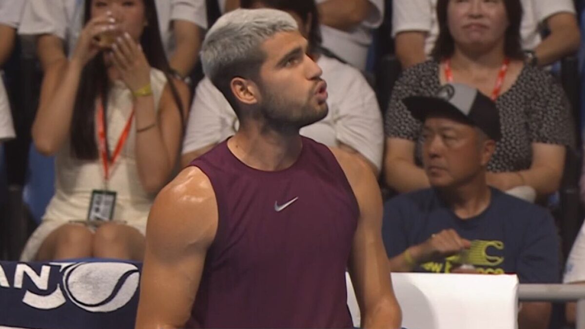 Carlos Alcaraz le canta las cuarenta al juez de silla y luego se proclama campeón en Tokio
