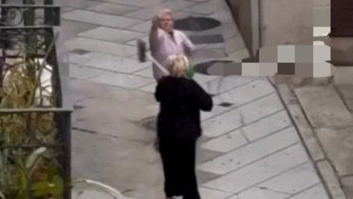 Pelea a escobazos y gas pimienta en Orense: insólito enfrentamiento entre dos mujeres por unas palomas