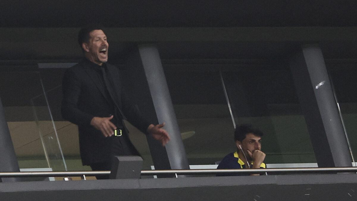 Un Simeone sancionado descubre la grada: "Se ve mejor que abajo"
