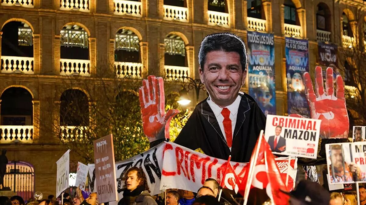 Una reportera de RTVE, en directo: "Hemos vuelto a pedir la dimisión de Mazón"