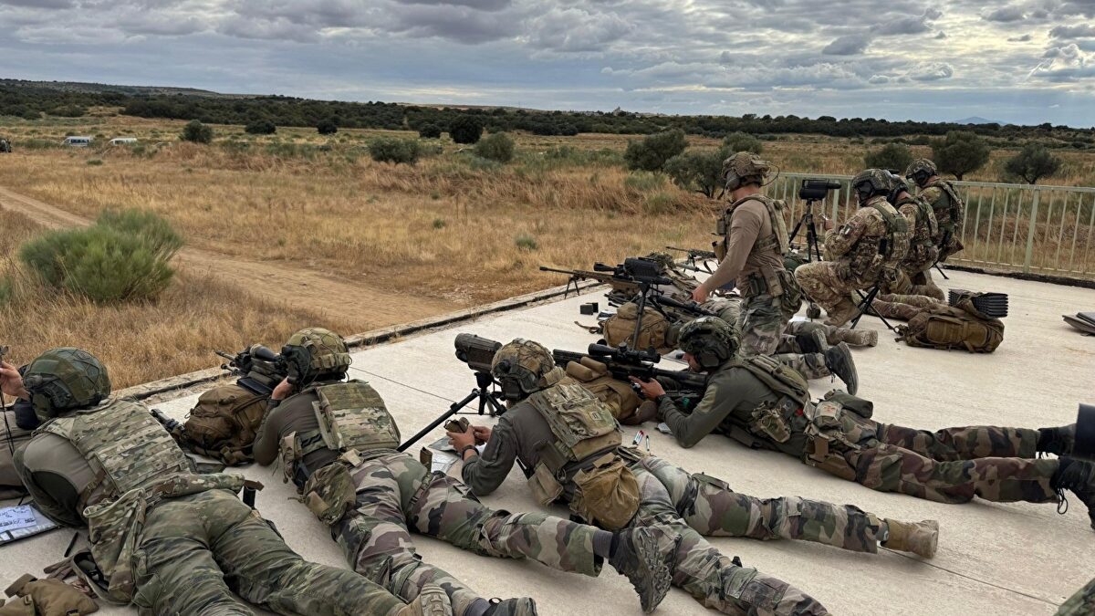 La Brigada Paracaidista reúne a francotiradores de élite de ocho países en el ejercicio Long Precision 25