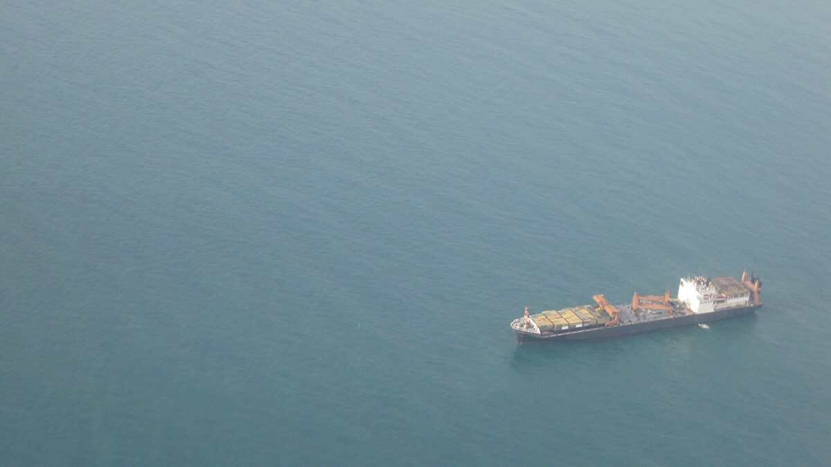 Militares franceses abordan un petrolero que podría ser una base de drones rusos
