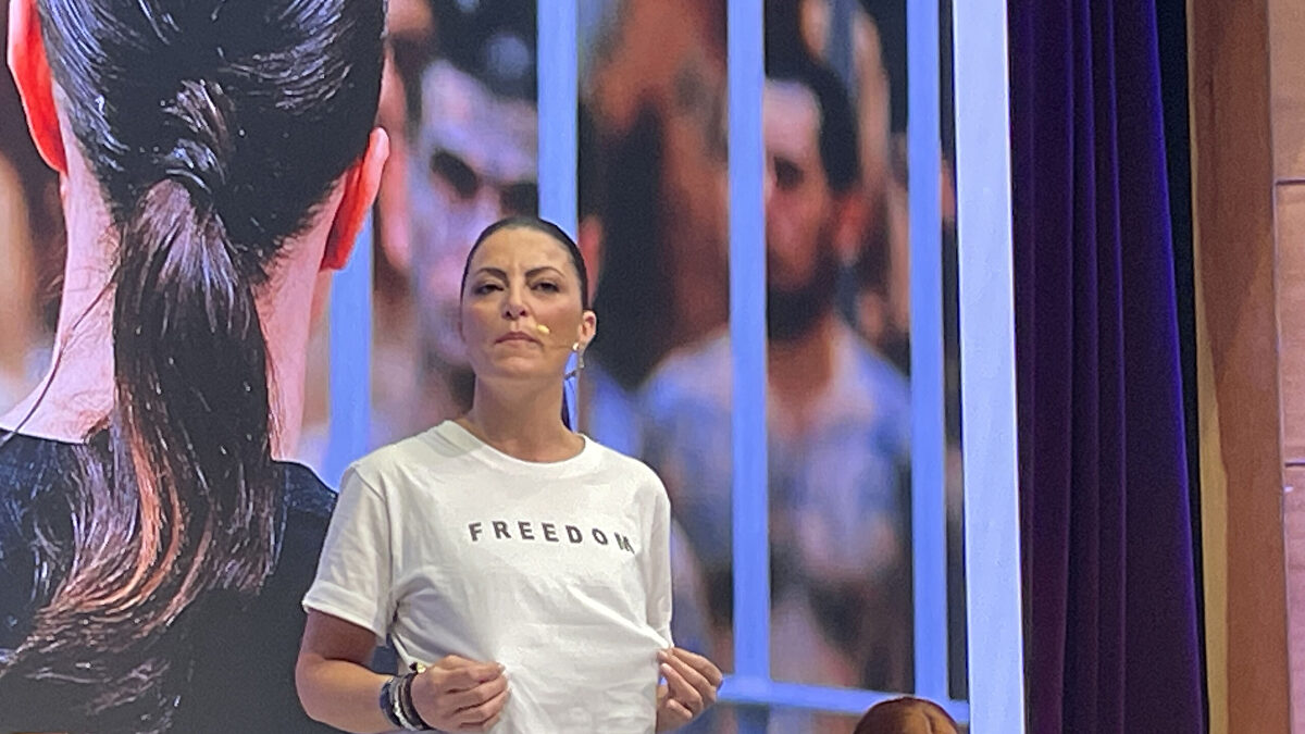 Olona se queda sin escrache porque "esa panda de vagos estará durmiendo" y se enfrenta a TVE: "Te apartas o te aparto"