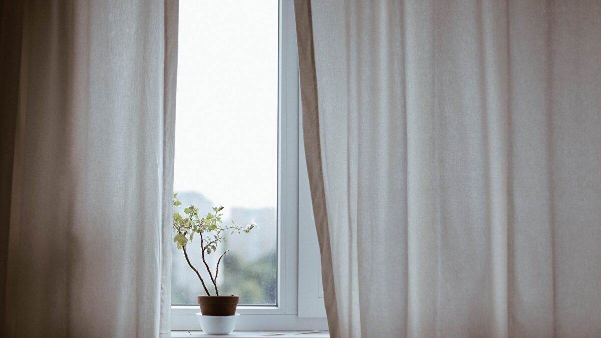 Los remedios caseros para mantener tus cortinas limpias más tiempo