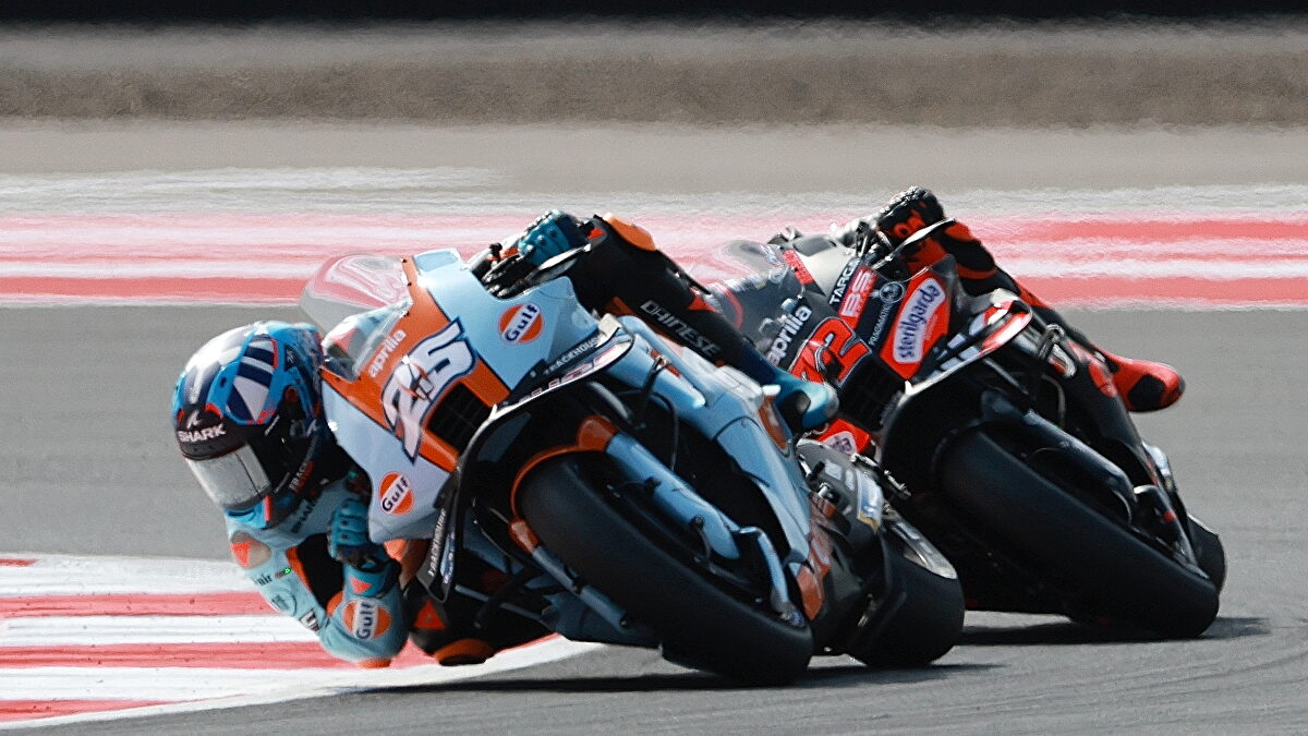 Bezzecchi remonta y se lleva el triunfo al Sprint en Indonesia