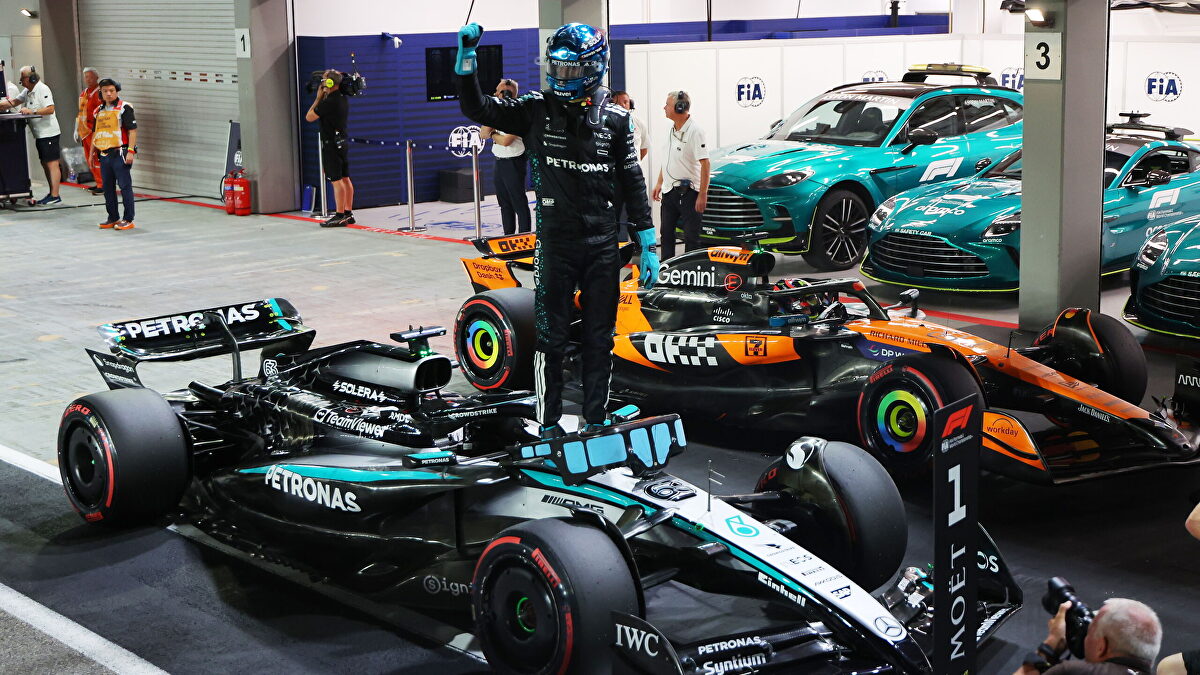 George Russell sorprende con la pole en Singapur por delante de Verstappen
