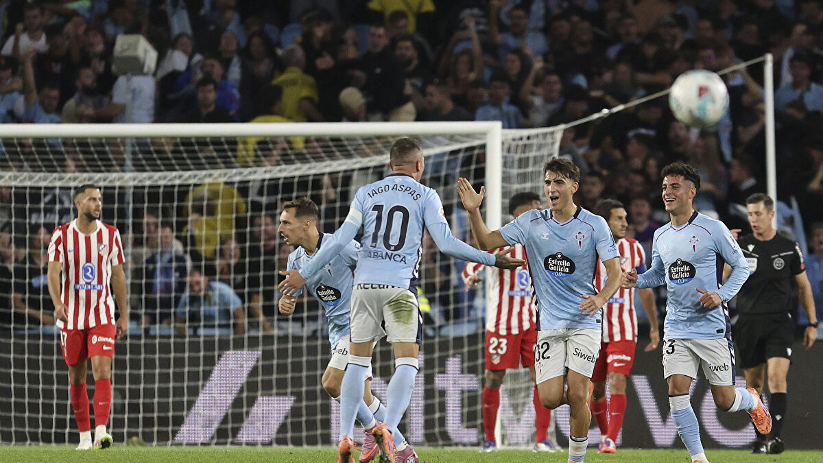 El Atlético sobrevive con diez a la magia de Aspas y suma un punto en Balaídos ante el Celta (1-1)