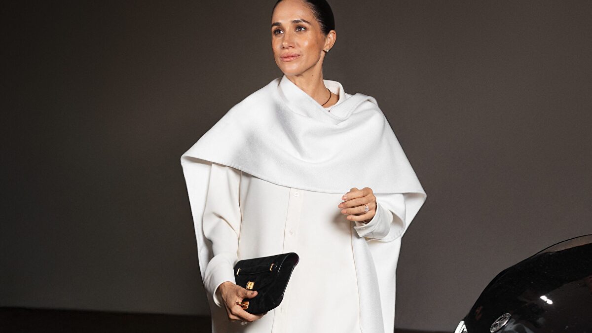 Lujo y glamour en París: los espectaculares looks de Meghan Markle y Georgina en el desfile de Balenciaga