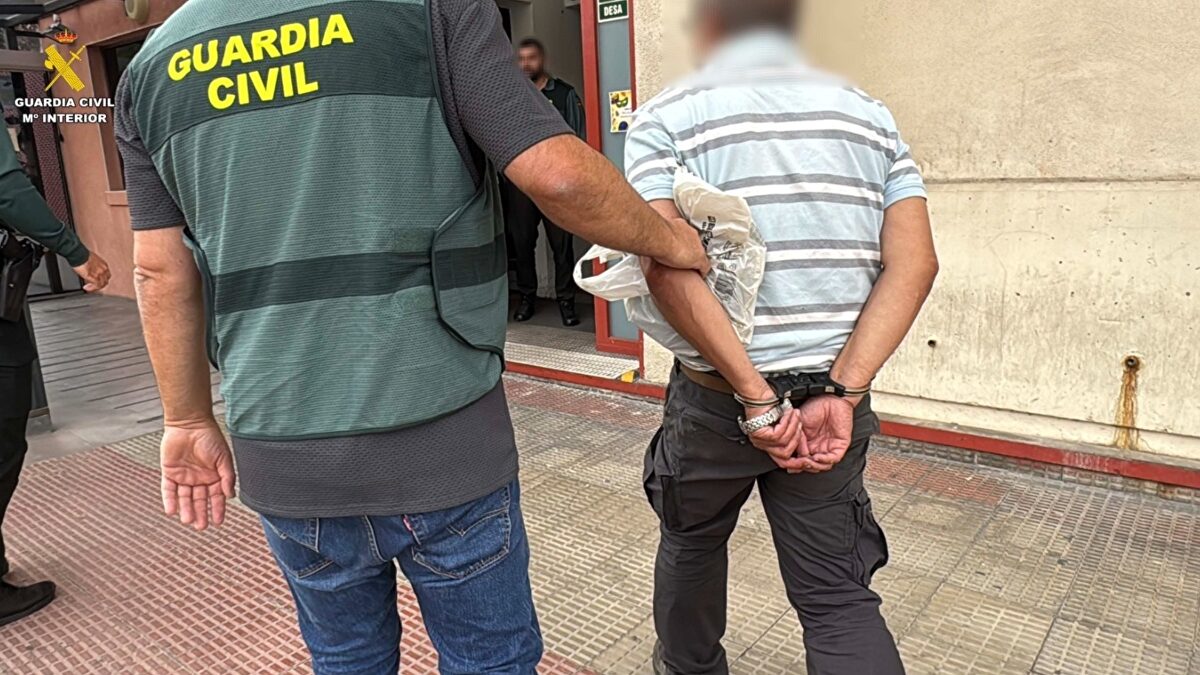 Detenido en La Rioja un hombre que besaba y grababa a niñas en parques y eventos públicos
