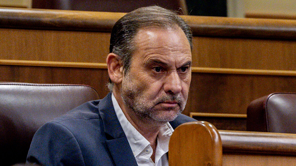 Ábalos dice que hablaba de "chistorras" reales con Koldo