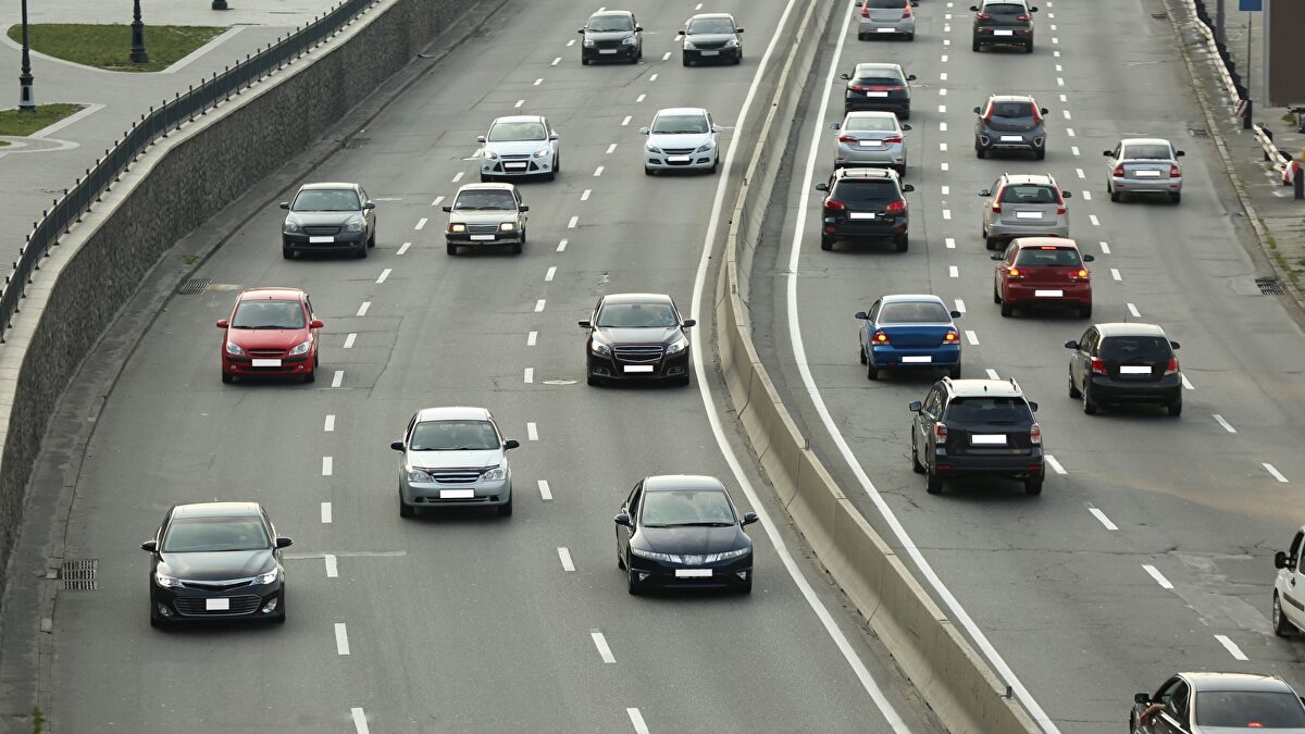 La DGT refuerza los controles para detectar distracciones al volante esta semana
