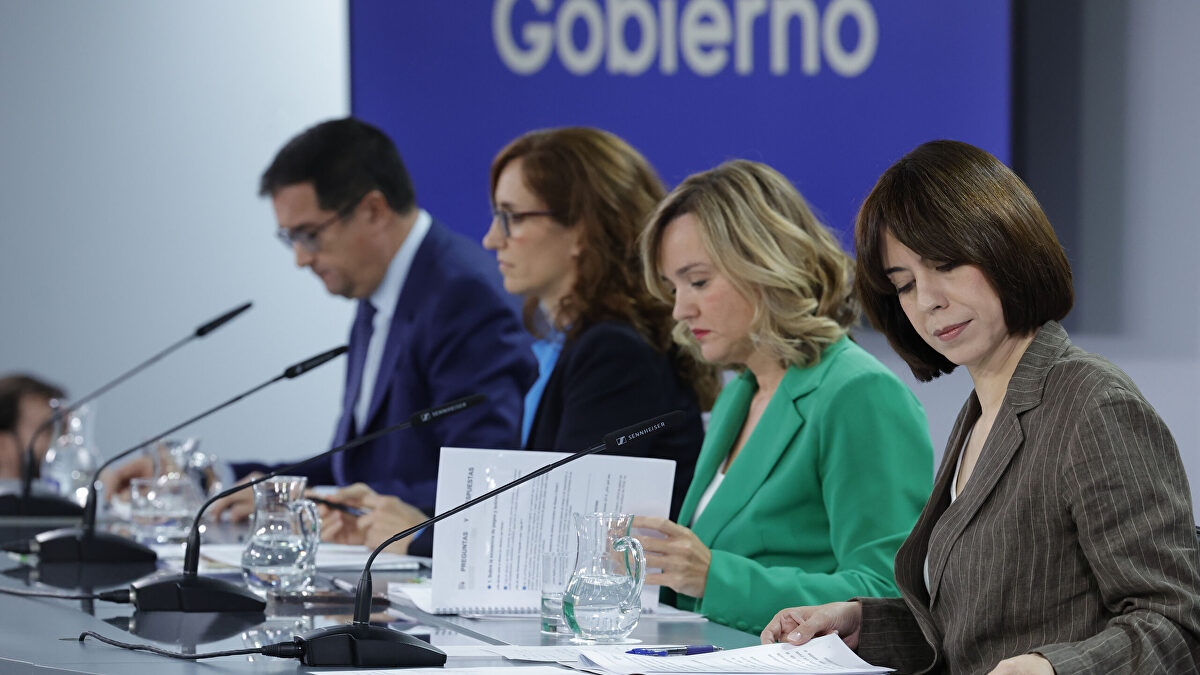 El Gobierno se planta: las cuentas del PSOE "cuadran" y el efectivo es "legal"