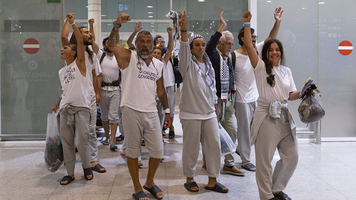 La esperpética odisea de la "flotilla"