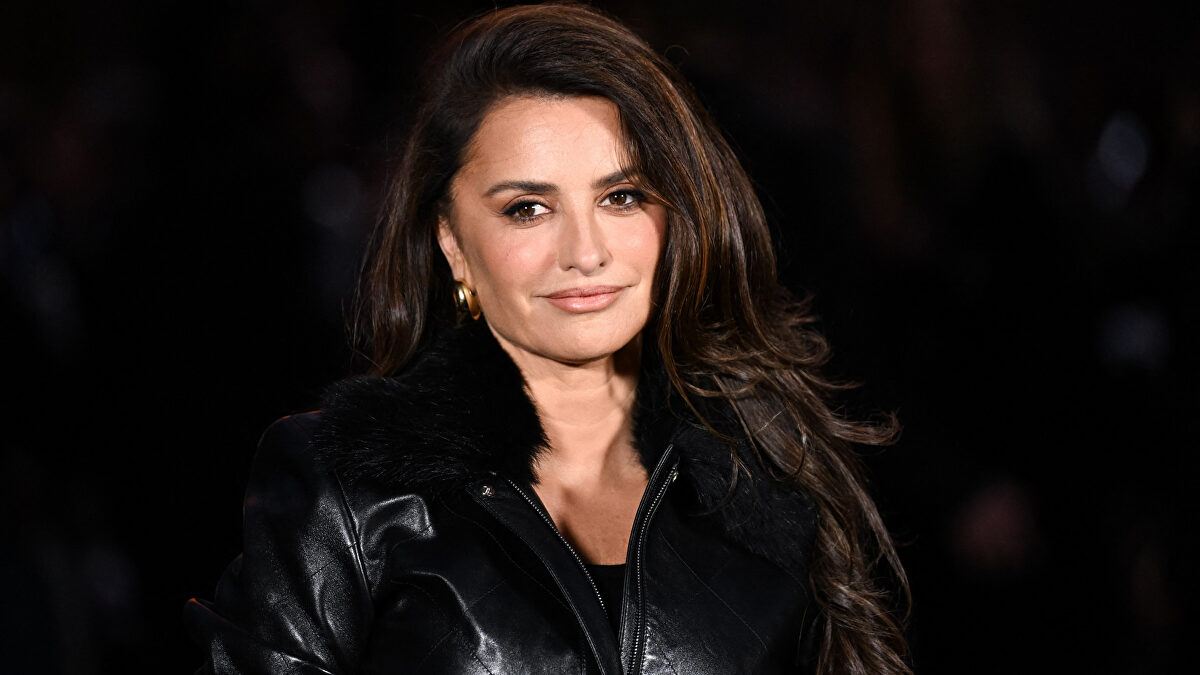 Penélope Cruz trae de vuelta la chaqueta de cuero, el nuevo básico de otoño