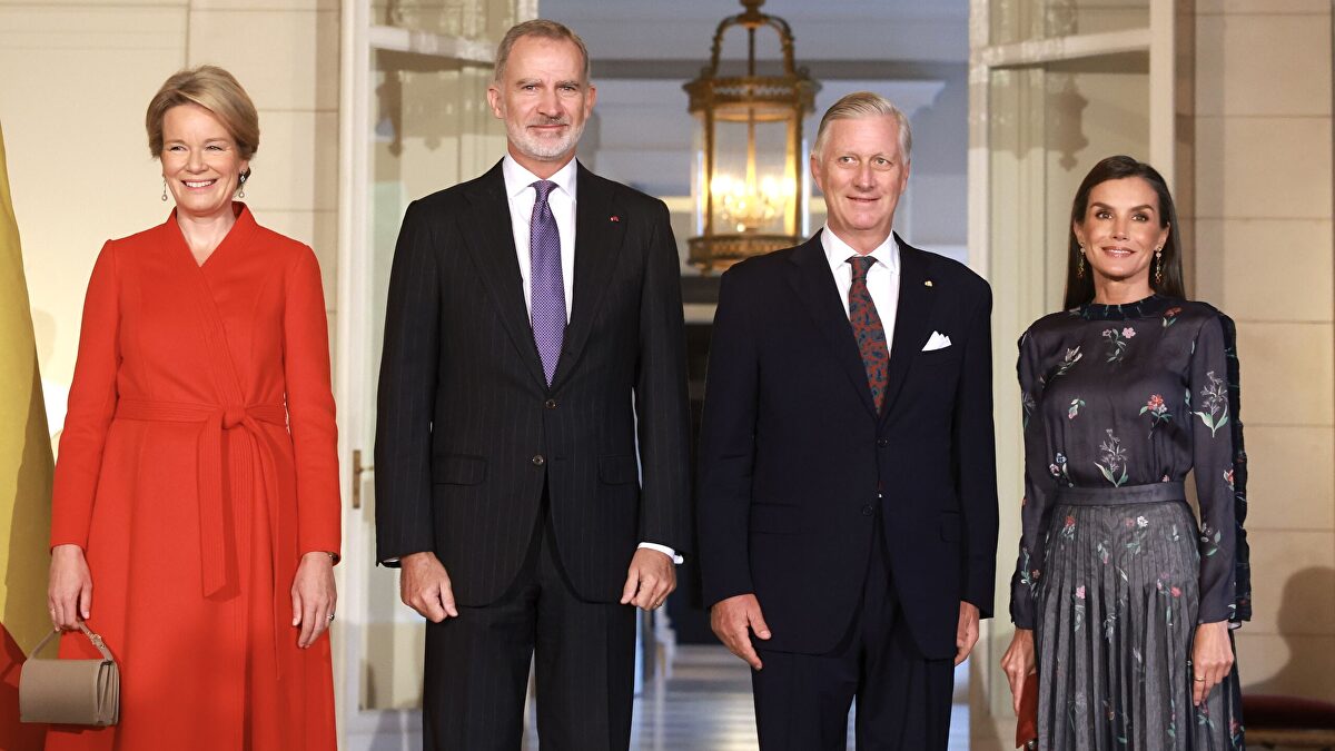 La reina Letizia rinde homenaje a Armani en su encuentro con los reyes de Bélgica