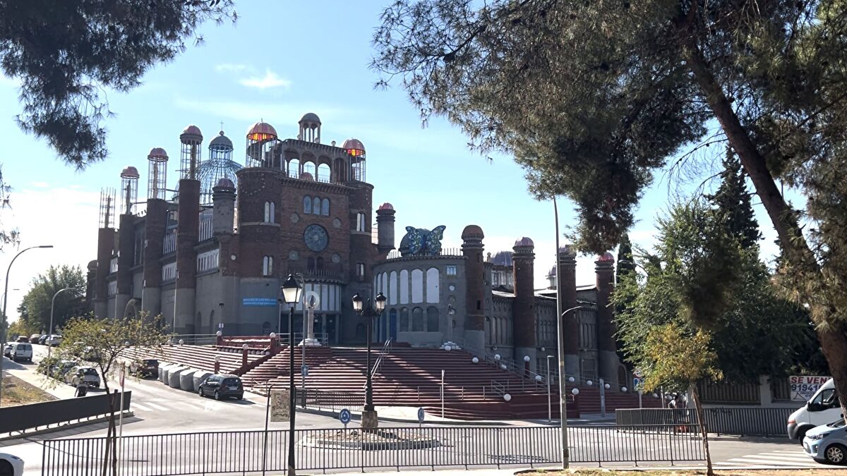 Mezquita y fiestas con DJ en la catedral de Justo: "El Padre Ángel le ha traicionado con esta profanación"