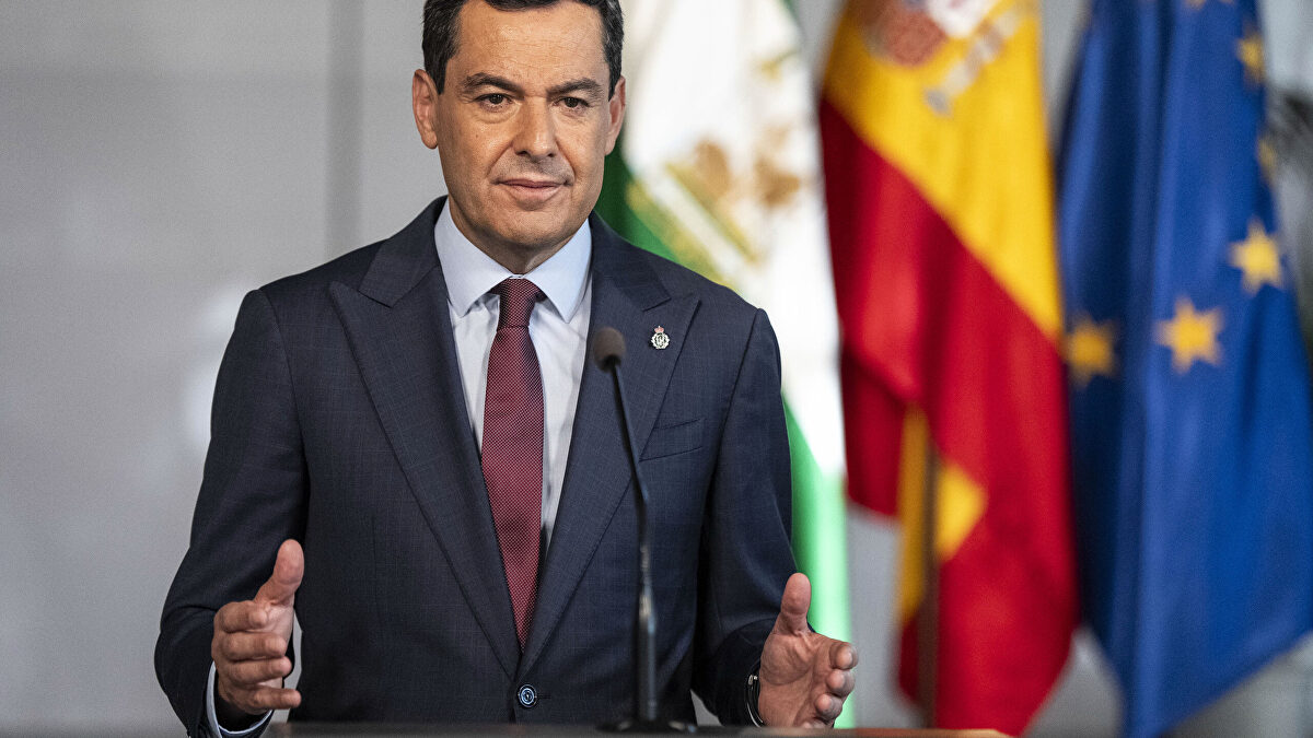 Moreno anuncia la dimisión de la consejera de Sanidad por el fallo en el cribado de cáncer de mama