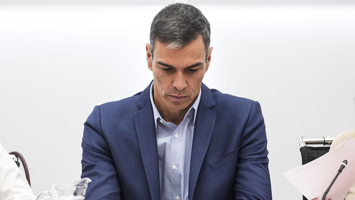 Sánchez, atrapado en un 'careo' por la caja B: el PP llama antes al Senado a Carmen Pano y los gerentes del PSOE