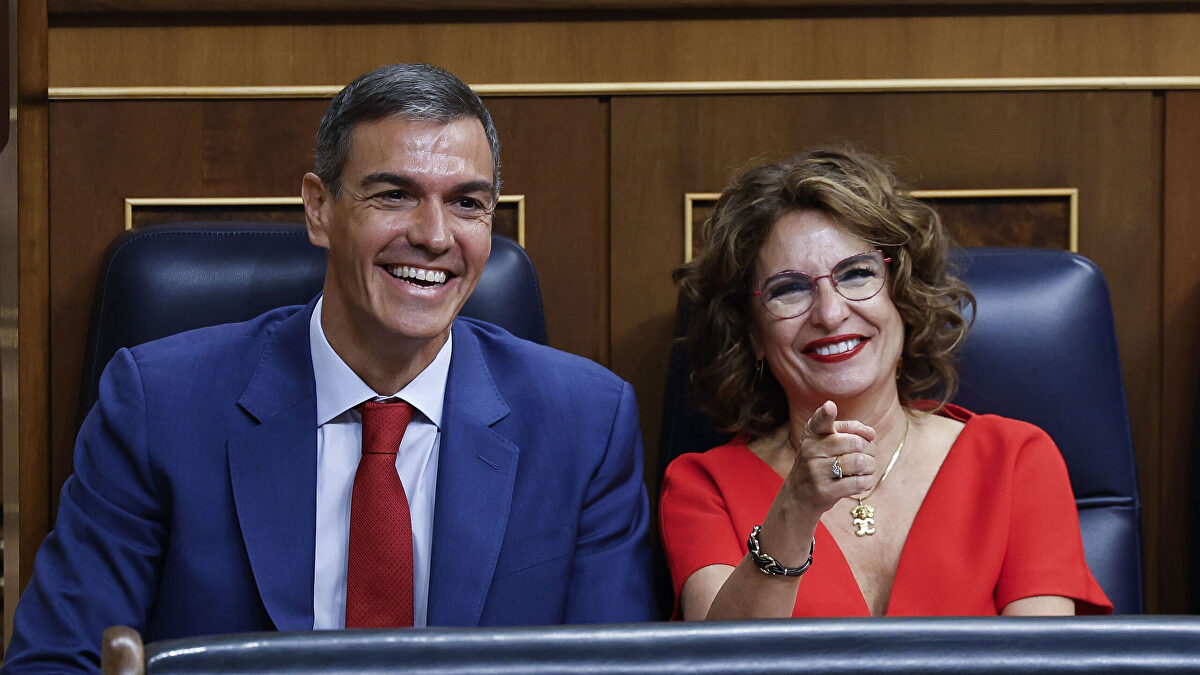 Así es la Ley de Movilidad de Sánchez: ir a pie o en bici al trabajo y prohibir los vuelos cortos