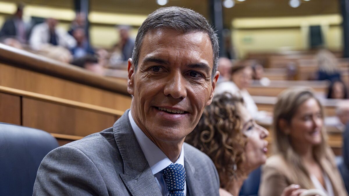 El Gobierno, en tromba contra Ayuso por el aborto y Sánchez avisa: "Llegaremos hasta la Constitución y el TC"