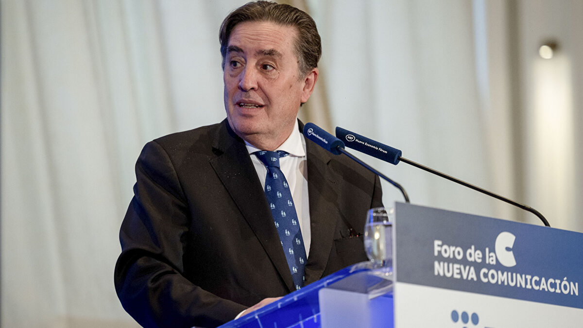 Estupor en la RAE por el desprecio público de Luis García Montero a su director