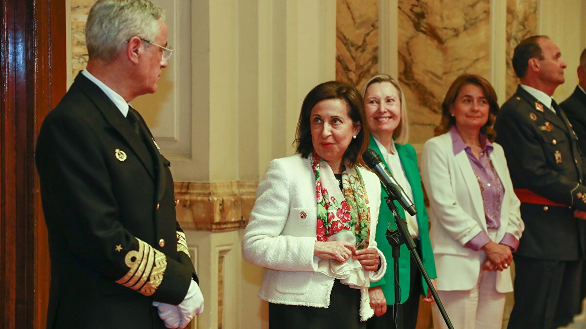 El Gobierno envía al AJEMA a Estados Unidos por "prioridad diplomática y militar" y no asistirá a la Fiesta Nacional