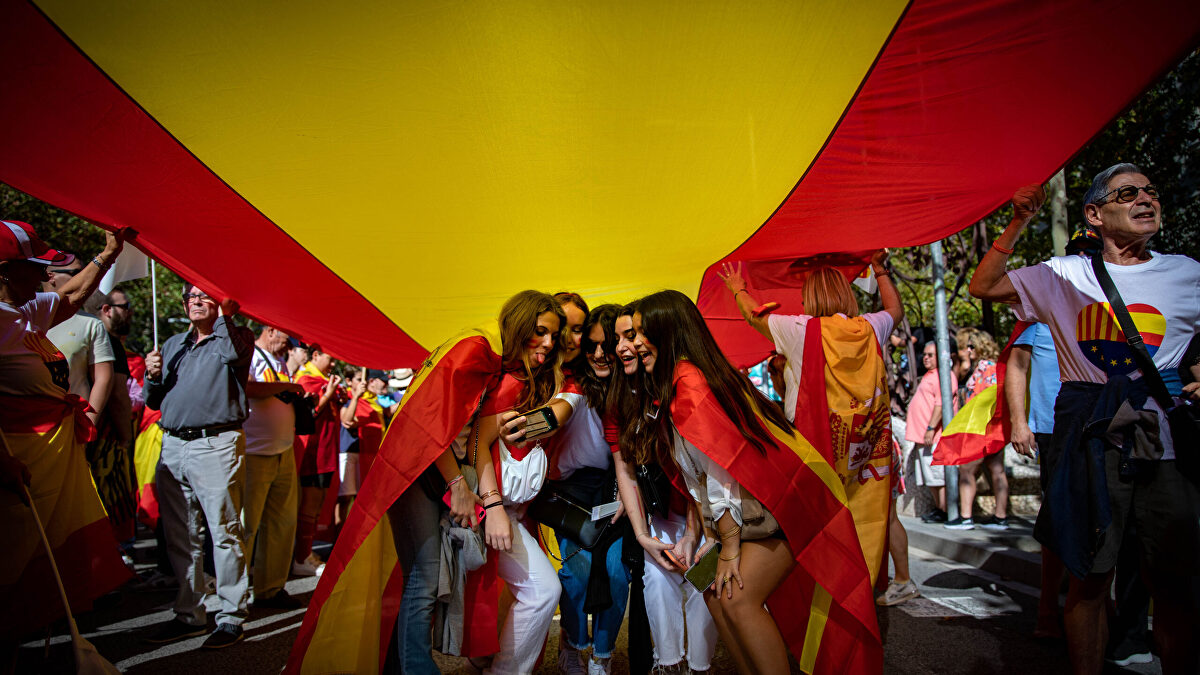Fiesta Nacional en Cataluña: el coronel Pérez de los Cobos, el padre Custodio y manifestación de la Hispanidad