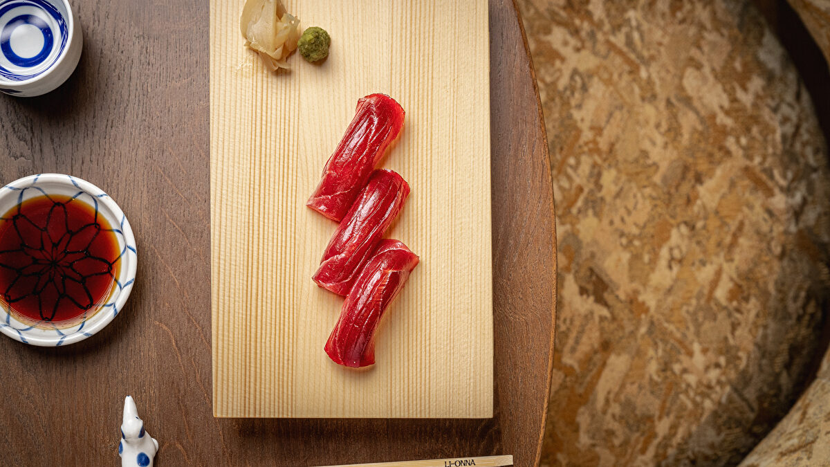 Así es Li-Onna: gyozas de Wagyu y sushi desde 50 euros en el centro de Madrid