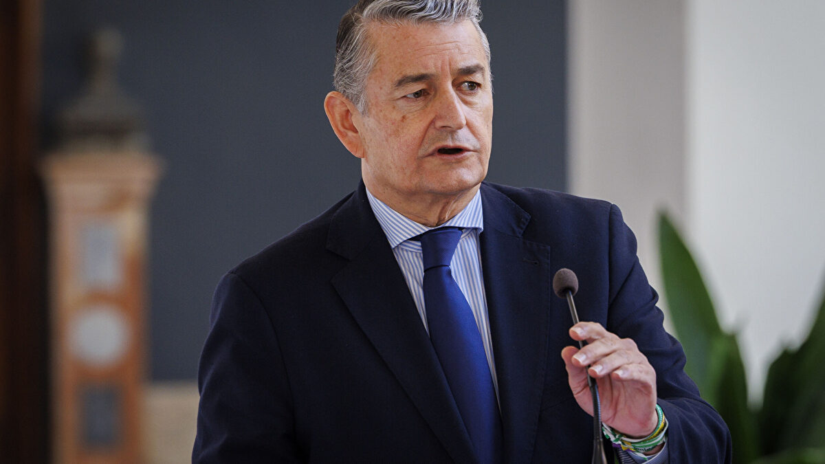 La Junta busca un "supermán" para Sanidad que se incorpore "cuanto antes" y tome contacto con el sector
