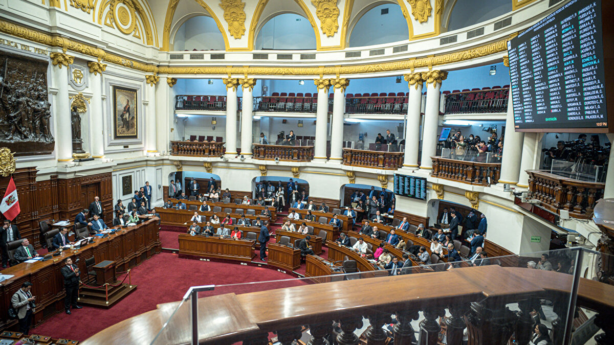 El Congreso de Perú destituye a la presidenta Dina Boluarte por "incapacidad mortal"