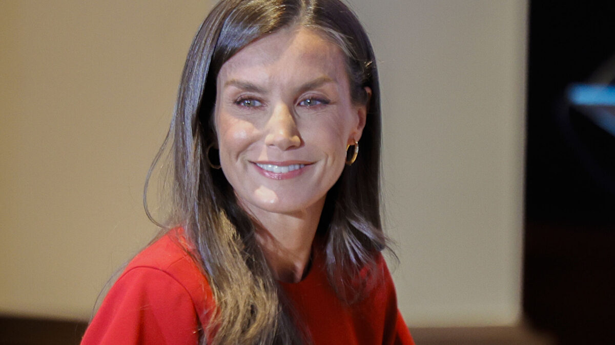 El look monocolor de la reina Letizia, que estrena el mismo vestido que llevó la Princesa Leonor en 2023