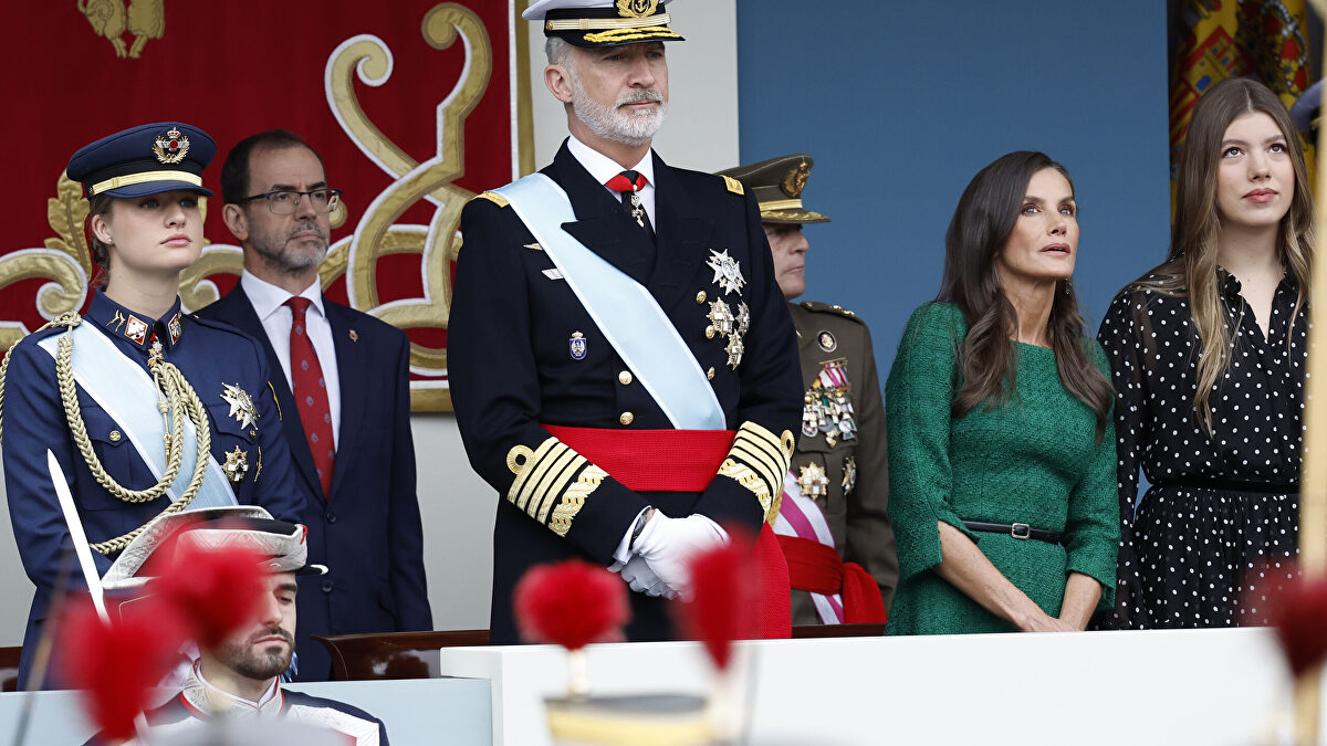 Las anécdotas del 12-O: Sánchez huyendo de la recepción, los bostezos de Puente o la complicidad de Leonor y Sofía