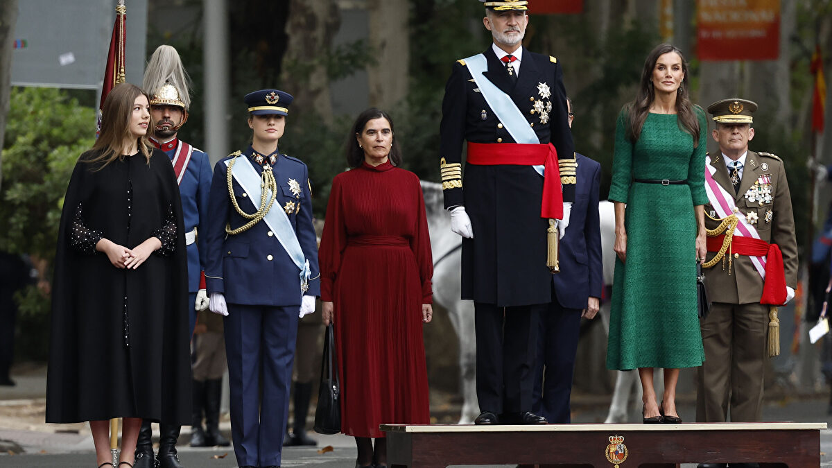 Los mejores looks de la Fiesta Nacional: del verde de la Reina Letizia al elegante azul de Isabel Díaz Ayuso
