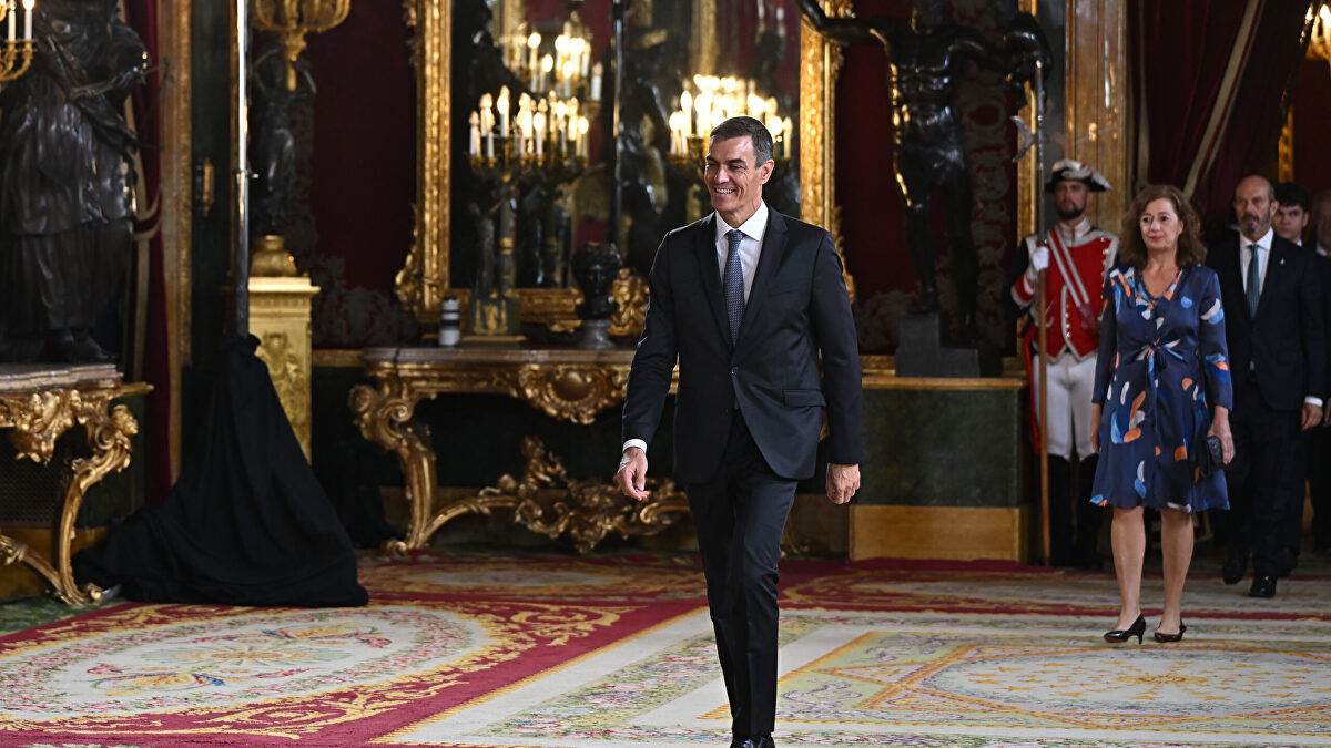 Sánchez se marcha antes de acabar el besamos sin hablar con los invitados ni la prensa