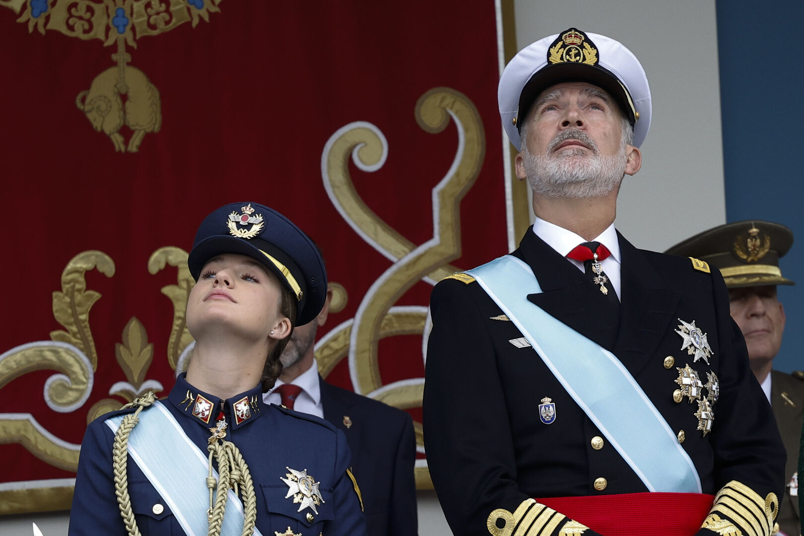 Las claves del uniforme de gala del Ejército del Aire que Leonor de Borbón  ha portado en la Fiesta Nacional - Libertad Digital