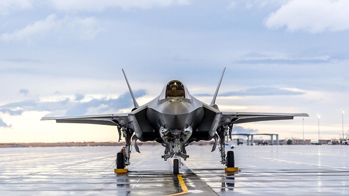 El rearme danés: invierte casi 4.000 millones en un pedido extra que aumente su flota de cazas F35