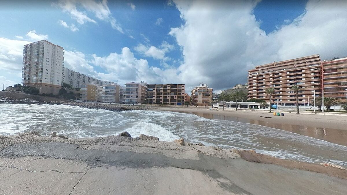 La Guardia Civil investiga el hallazgo de un cadáver sin cabeza en la playa de Cullera
